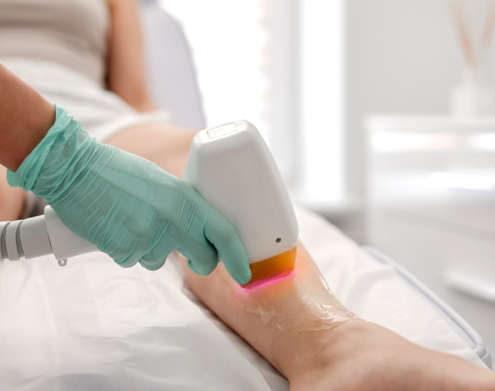 Tratamiento de eliminación del vello en centro de estética avanzada en Pozuelo de Alarcón