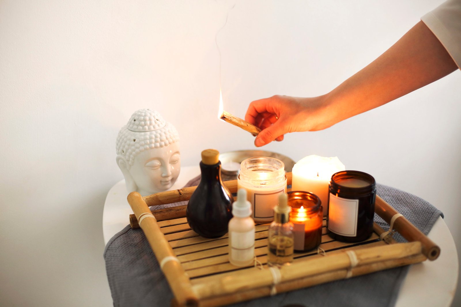 Mujer disfrutando de un tratamiento estético integral en centro de estética avanzada en Pozuelo de Alarcón